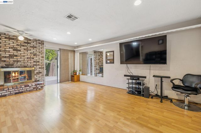 15742 Paseo Largavista, San Lorenzo, CA 94580