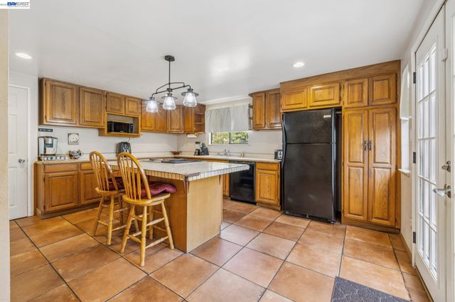 15742 Paseo Largavista, San Lorenzo, CA 94580