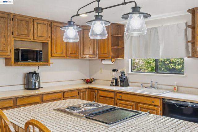 15742 Paseo Largavista, San Lorenzo, CA 94580