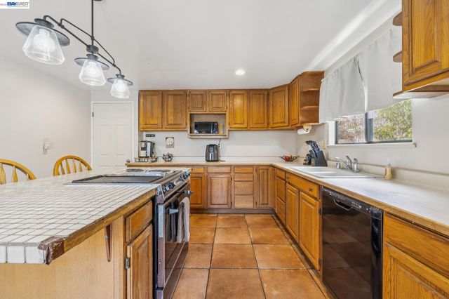 15742 Paseo Largavista, San Lorenzo, CA 94580