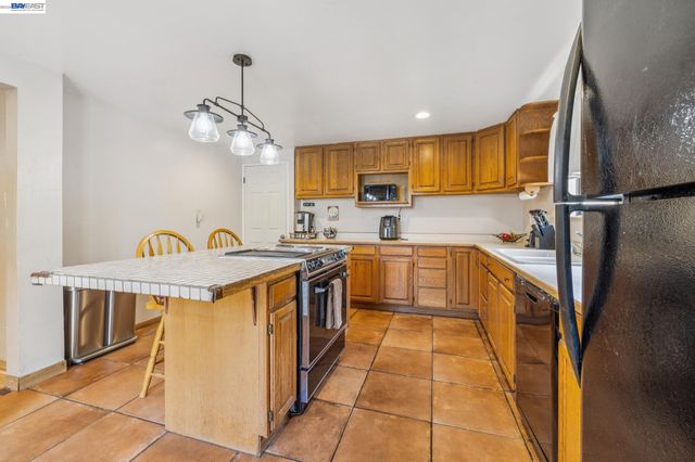 15742 Paseo Largavista, San Lorenzo, CA 94580