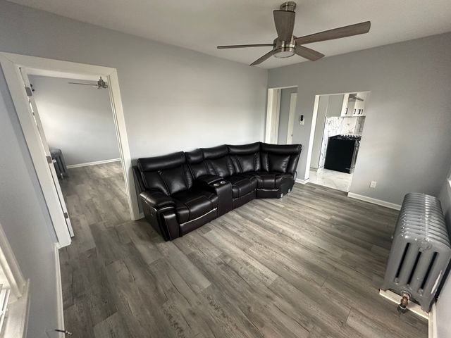 6 S Monterey Avenue E, Villa Park, IL 60181