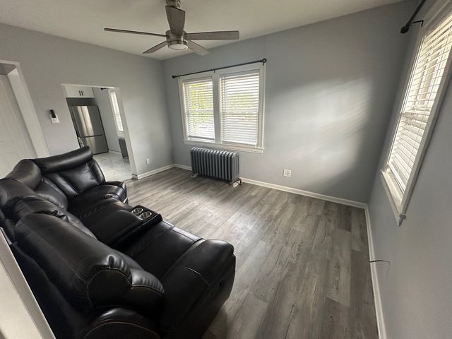 6 S Monterey Avenue E, Villa Park, IL 60181