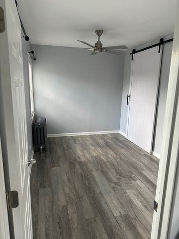 6 S Monterey Avenue E, Villa Park, IL 60181