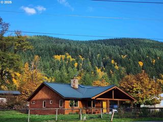 58885 E MARMOT Rd, Sandy, OR 97055