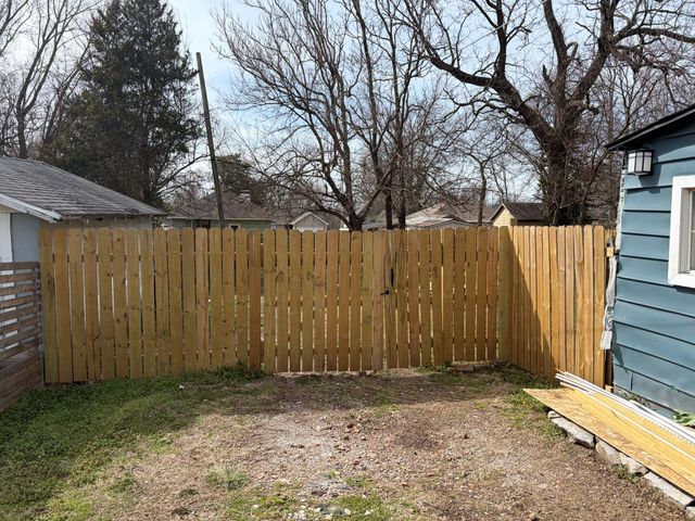 2243 N Taylor Avenue, Springfield, MO 65803