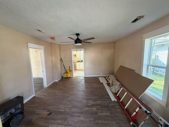 2243 N Taylor Avenue, Springfield, MO 65803