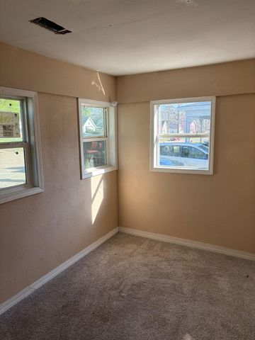 2243 N Taylor Avenue, Springfield, MO 65803