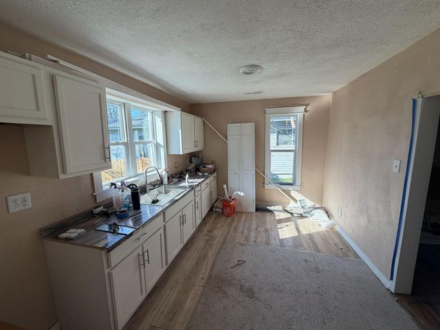 2243 N Taylor Avenue, Springfield, MO 65803