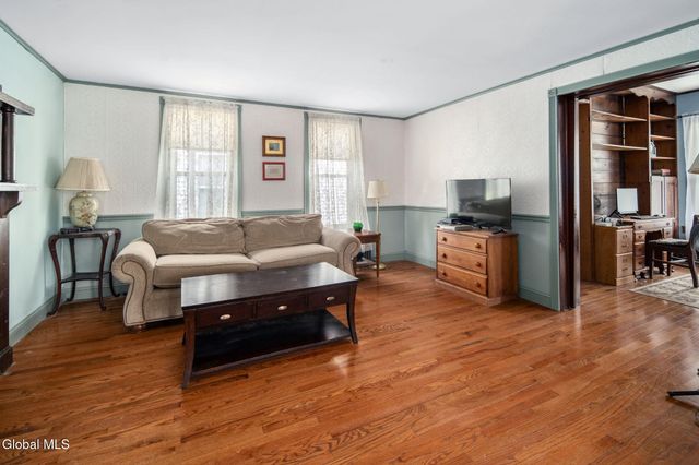 12 Central Avenue, Ravena, NY 12143