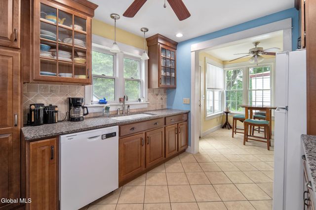12 Central Avenue, Ravena, NY 12143
