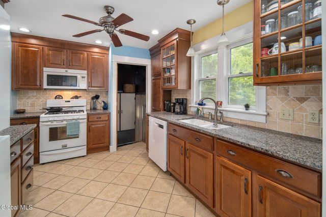 12 Central Avenue, Ravena, NY 12143