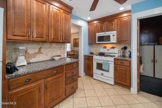 12 Central Avenue, Ravena, NY 12143