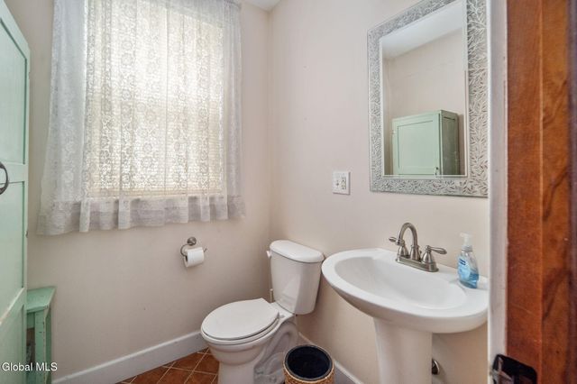 12 Central Avenue, Ravena, NY 12143