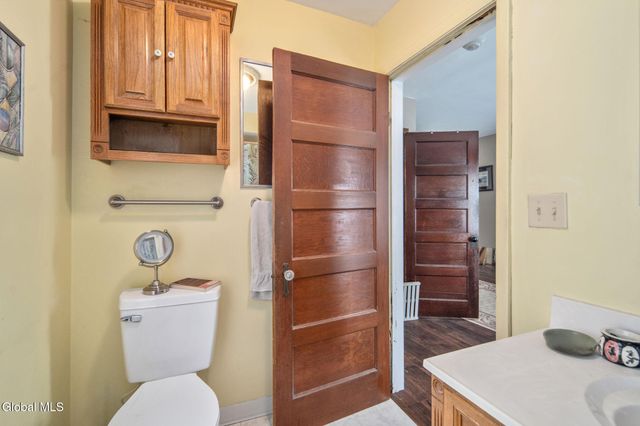 12 Central Avenue, Ravena, NY 12143