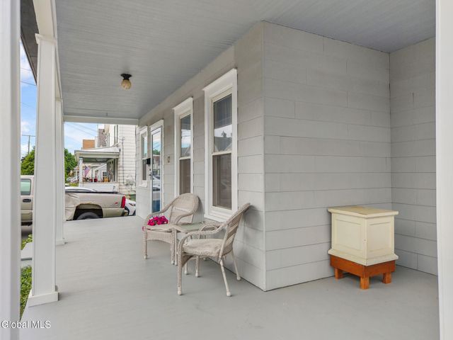 12 Central Avenue, Ravena, NY 12143