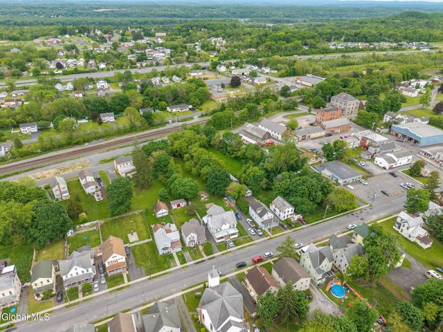12 Central Avenue, Ravena, NY 12143