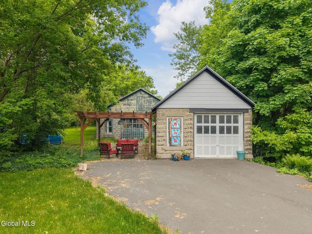 12 Central Avenue, Ravena, NY 12143
