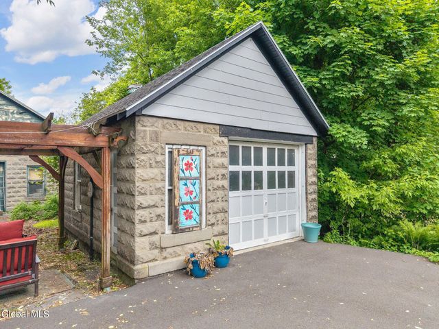 12 Central Avenue, Ravena, NY 12143
