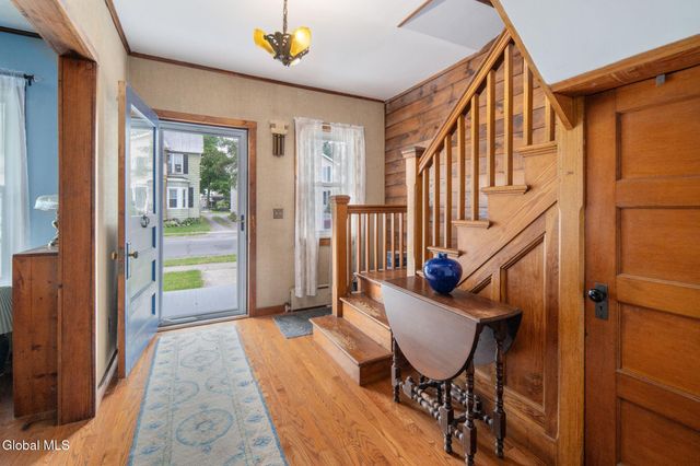 12 Central Avenue, Ravena, NY 12143