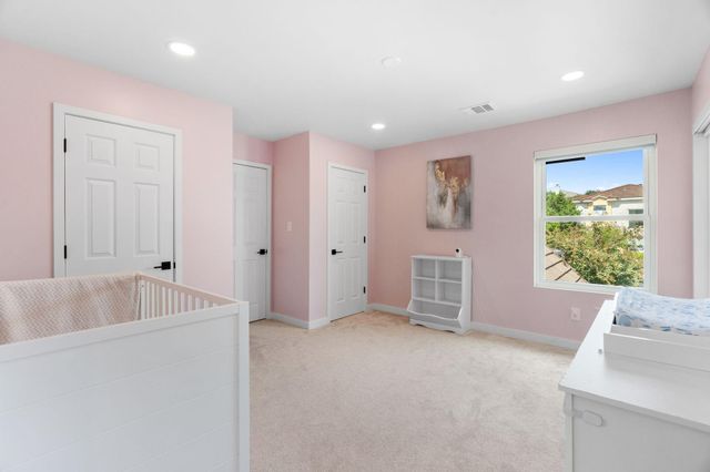 1 Sparrowglen LN, The Hills, TX 78738