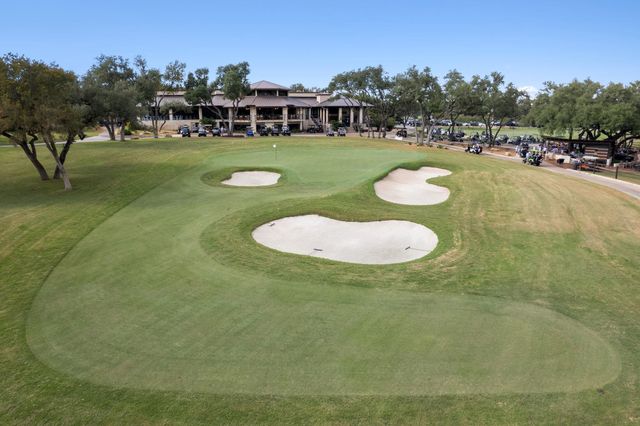 1 Sparrowglen LN, The Hills, TX 78738