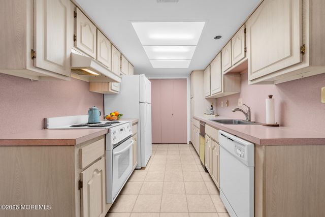 96 Salix Plaza 96C, Monroe, NJ 08831