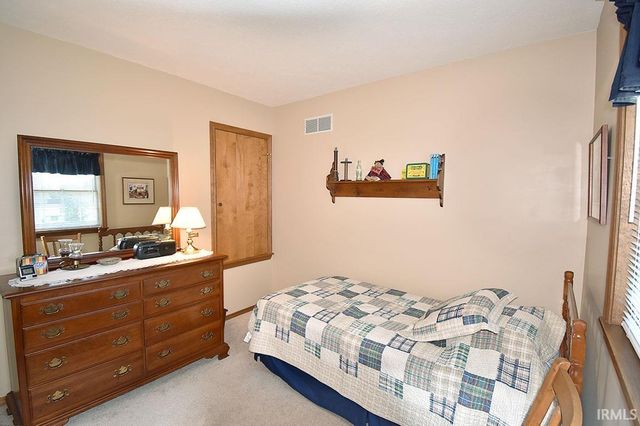 11963 Peacock Circle, Granger, IN 46530