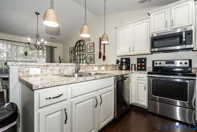 4733 Kennington Park Rd, Aylett, VA 23009