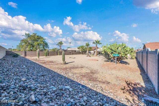 13523 W GEMSTONE Drive, Sun City West, AZ 85375