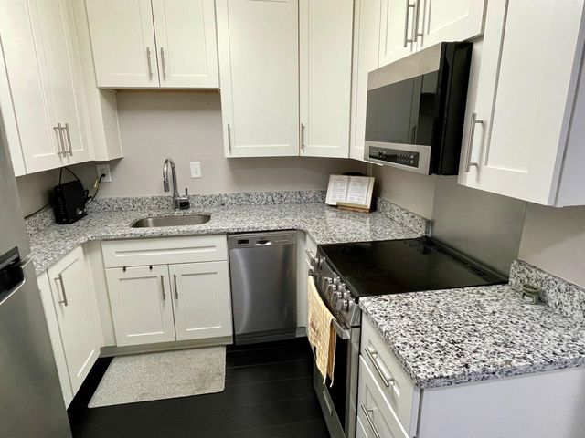 232 S Highland St Apt 903, Memphis, TN 38111