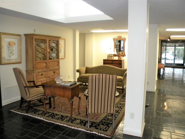 232 S Highland St Apt 903, Memphis, TN 38111