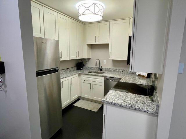 232 S Highland St Apt 903, Memphis, TN 38111