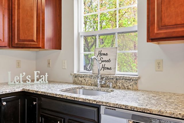 39 Waters Edge 39, Ludlow, MA 01056