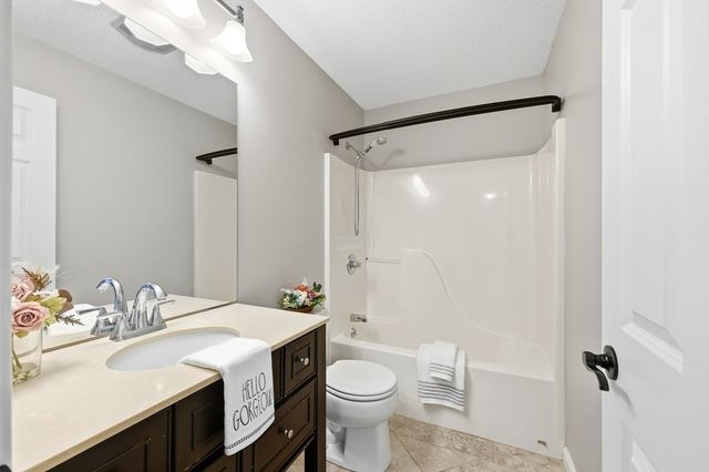 39 Waters Edge 39, Ludlow, MA 01056