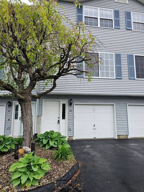 39 Waters Edge 39, Ludlow, MA 01056