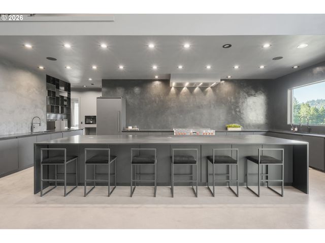 85168 STRAYER Pl, Eugene, OR 97405