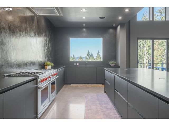 85168 STRAYER Pl, Eugene, OR 97405