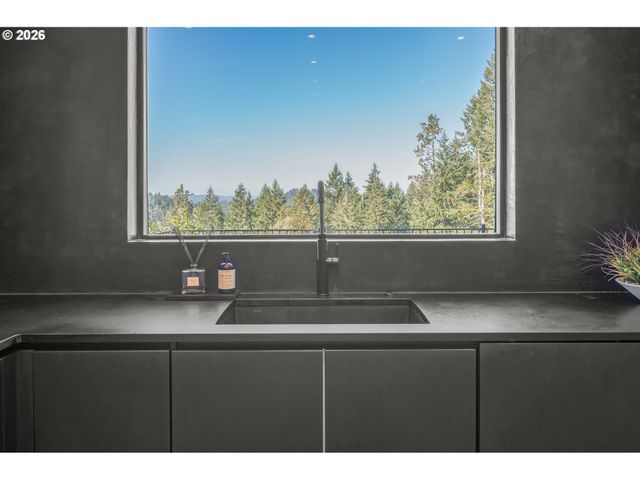 85168 STRAYER Pl, Eugene, OR 97405