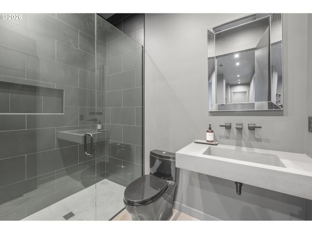 85168 STRAYER Pl, Eugene, OR 97405