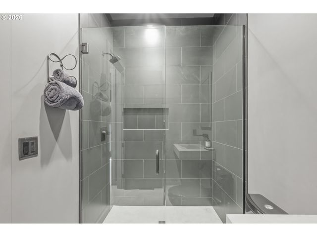 85168 STRAYER Pl, Eugene, OR 97405