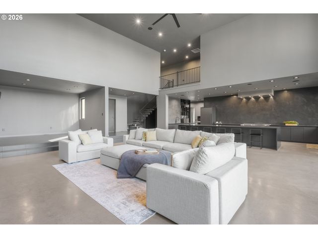 85168 STRAYER Pl, Eugene, OR 97405