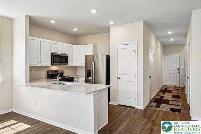 884 Still Waters Lane, Pennsburg Boro, PA 18073