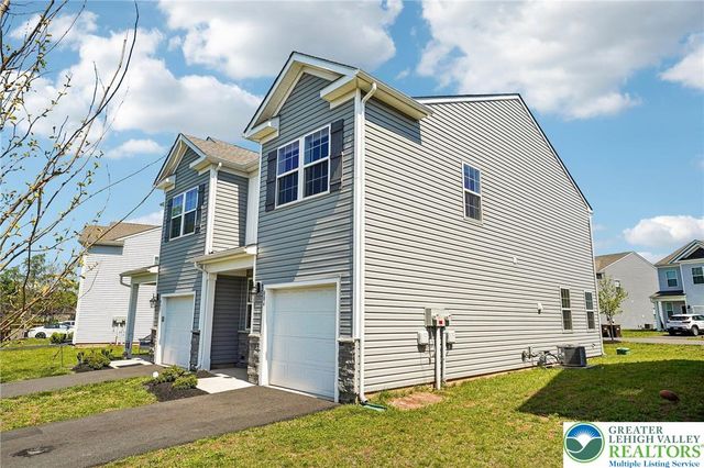 884 Still Waters Lane, Pennsburg Boro, PA 18073
