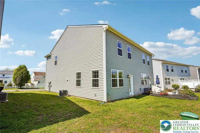 884 Still Waters Lane, Pennsburg Boro, PA 18073