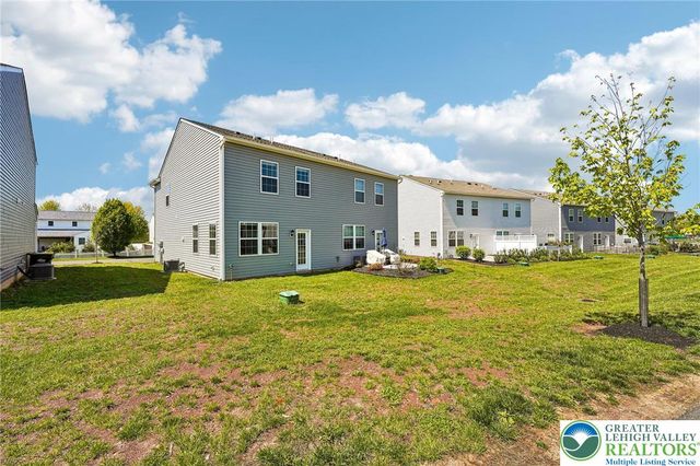 884 Still Waters Lane, Pennsburg Boro, PA 18073