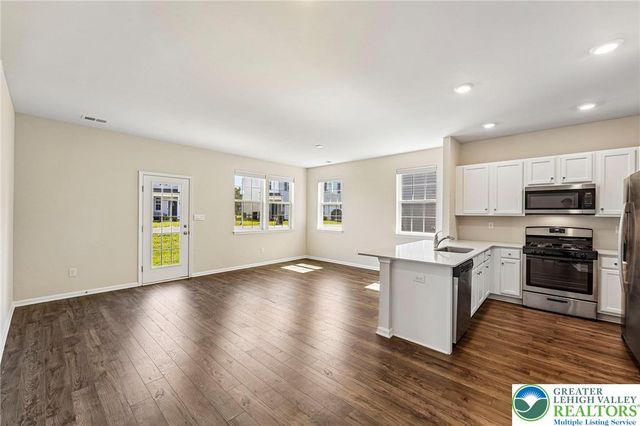 884 Still Waters Lane, Pennsburg Boro, PA 18073