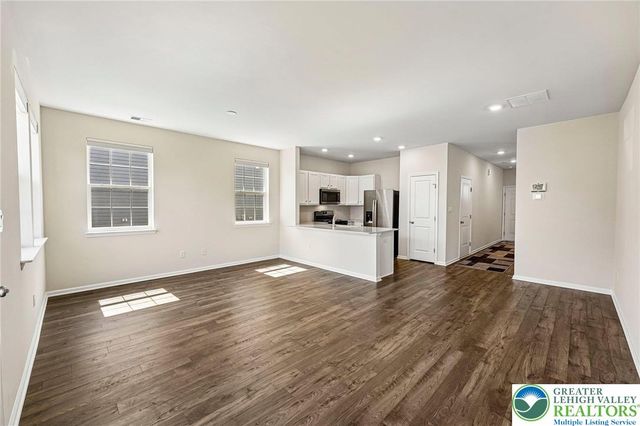 884 Still Waters Lane, Pennsburg Boro, PA 18073