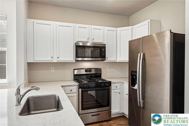 884 Still Waters Lane, Pennsburg Boro, PA 18073