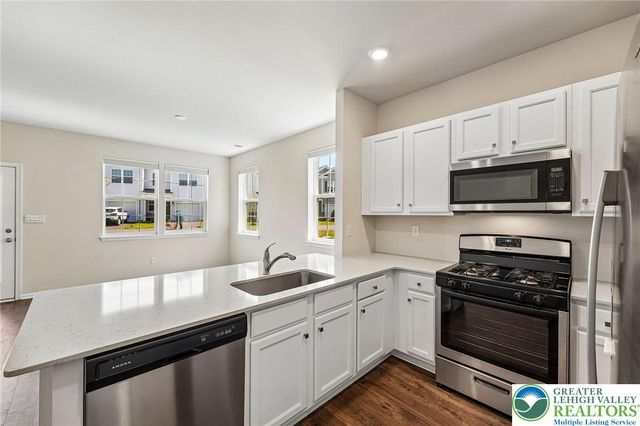 884 Still Waters Lane, Pennsburg Boro, PA 18073